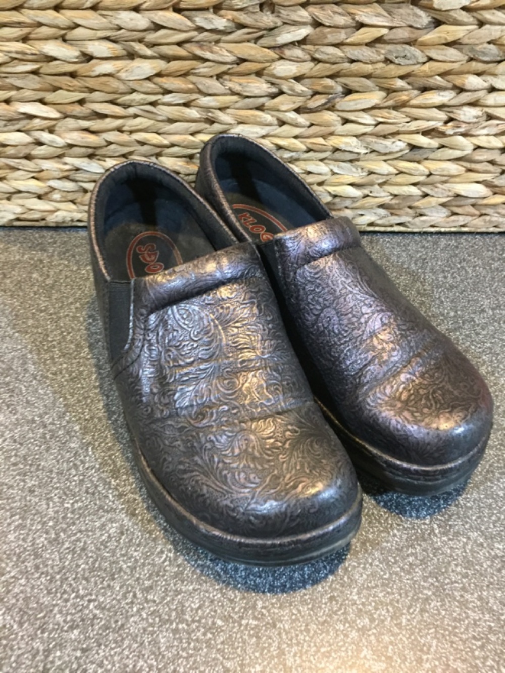 Klogs Womens Embossed Black & Purple Slip-On Clogs